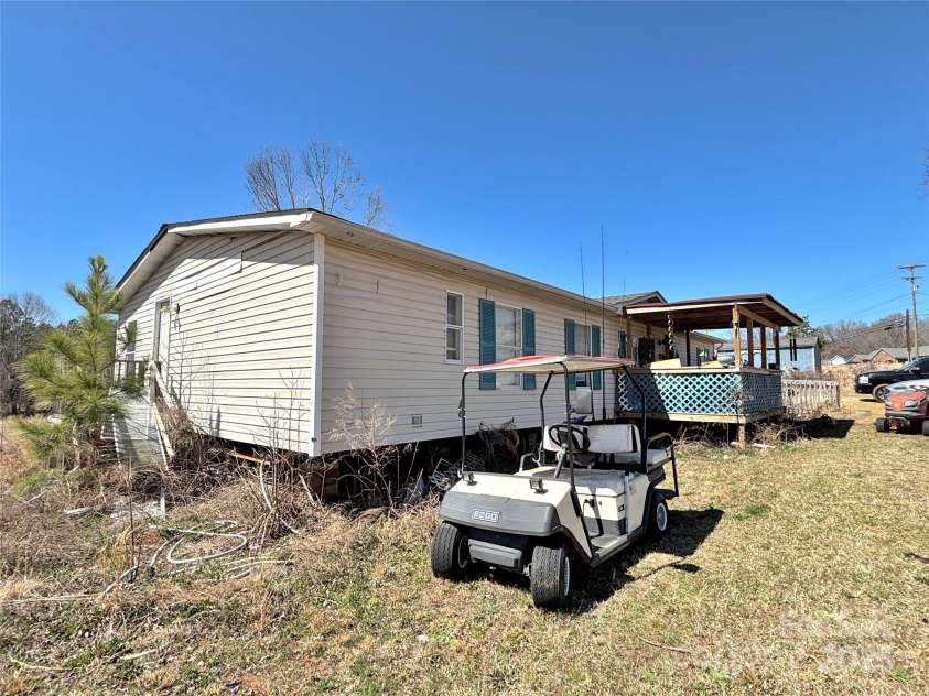 446 Pea Ridge Road, Mooresboro, NC 28114.  MLS# CAR4235930, YatesRealty ID 6921. 