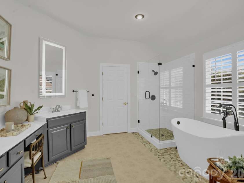 10721 Jordan Rae Lane, Charlotte, NC 28277.  MLS# CAR4362472, YatesRealty ID 6924. Primary Bath