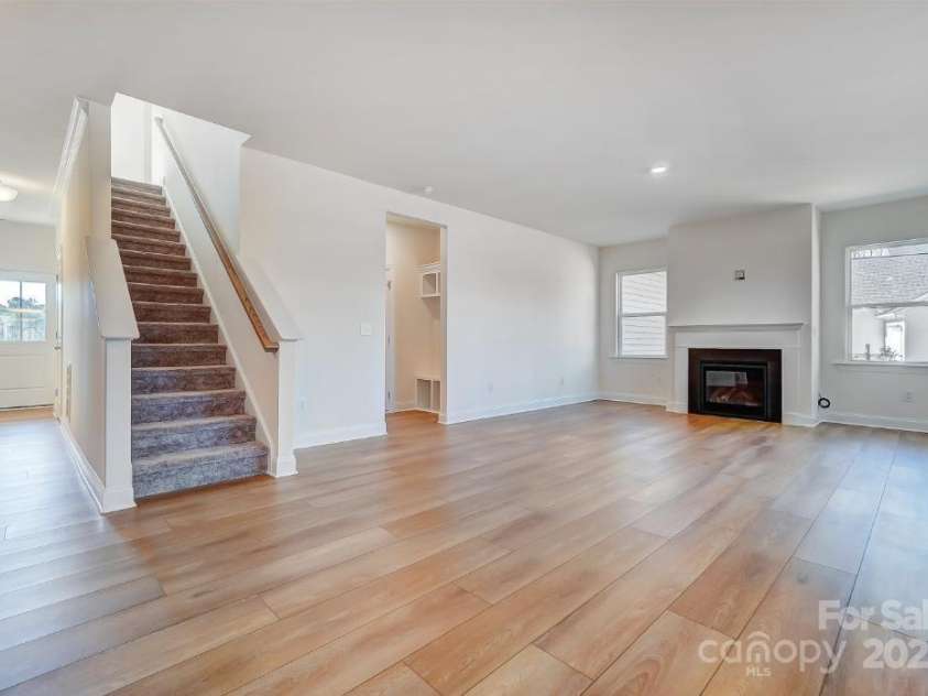 5763 Crown Terrace, Hickory, NC 28601.  MLS# CAR4215635, YatesRealty ID 6924. 