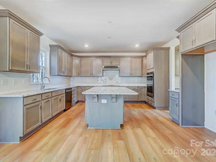 5763 Crown Terrace, Hickory, NC 28601.  MLS# CAR4215635, YatesRealty ID 6924. 
