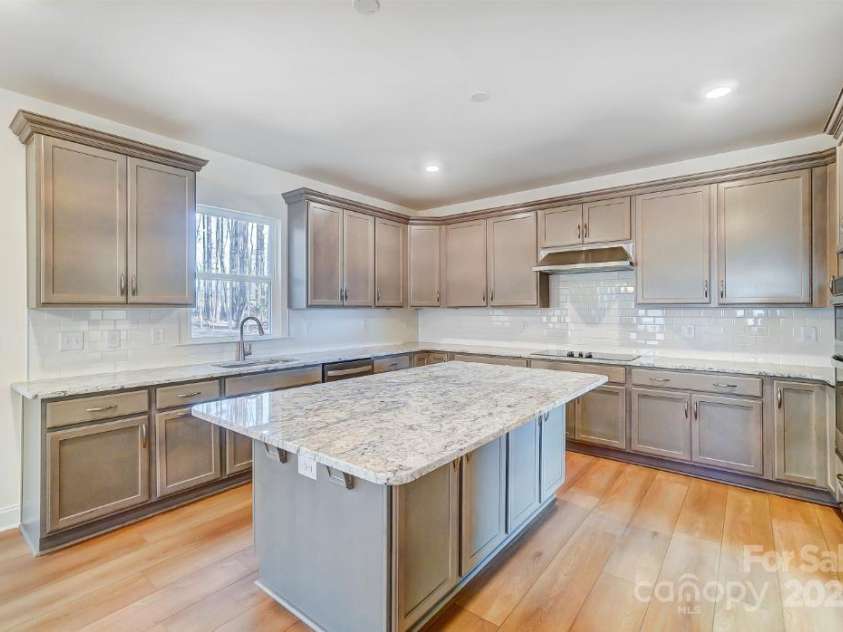 5763 Crown Terrace, Hickory, NC 28601.  MLS# CAR4215635, YatesRealty ID 6924. 