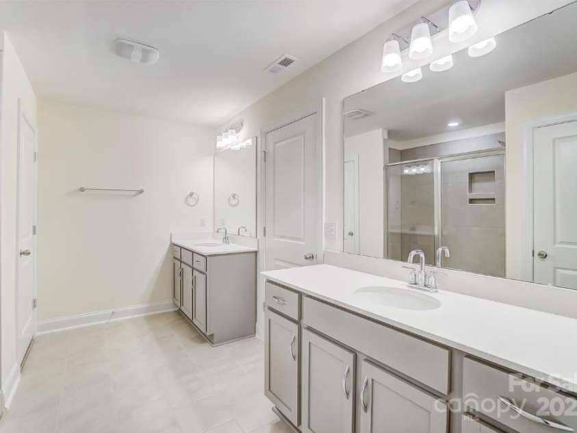 5763 Crown Terrace, Hickory, NC 28601.  MLS# CAR4215635, YatesRealty ID 6924. 