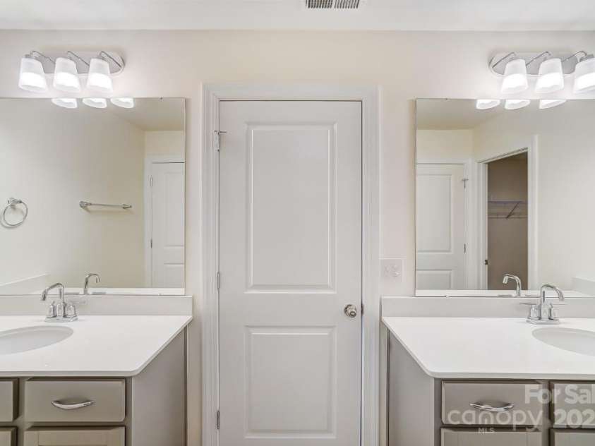 5763 Crown Terrace, Hickory, NC 28601.  MLS# CAR4215635, YatesRealty ID 6924. 