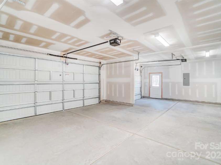 5763 Crown Terrace, Hickory, NC 28601.  MLS# CAR4215635, YatesRealty ID 6924. 