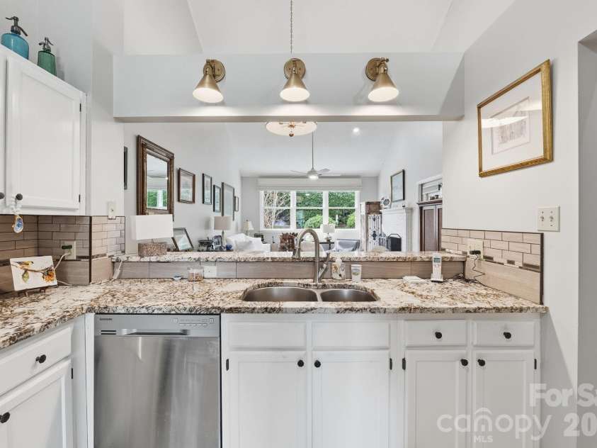 19986 Oak Leaf Circle, Cornelius, NC 28031.  MLS# CAR4342985, YatesRealty ID 6925. Abundant Cabinet & Prep Space