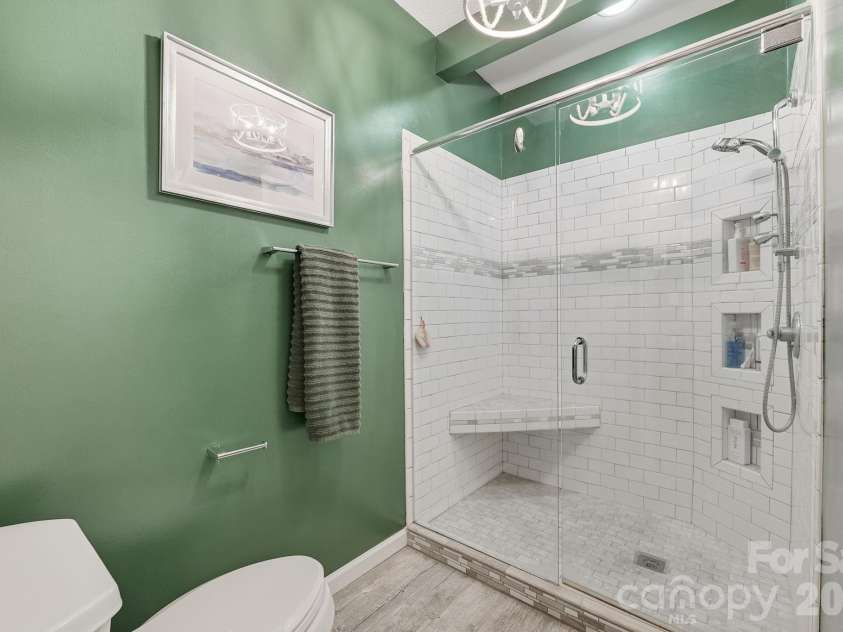 19986 Oak Leaf Circle, Cornelius, NC 28031.  MLS# CAR4342985, YatesRealty ID 6925. Oversized Walk-In Tiled Shower