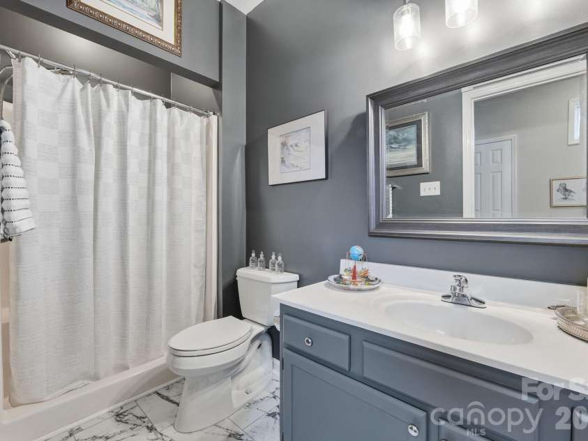 19986 Oak Leaf Circle, Cornelius, NC 28031.  MLS# CAR4342985, YatesRealty ID 6925. Updated Full Guest Bathroom