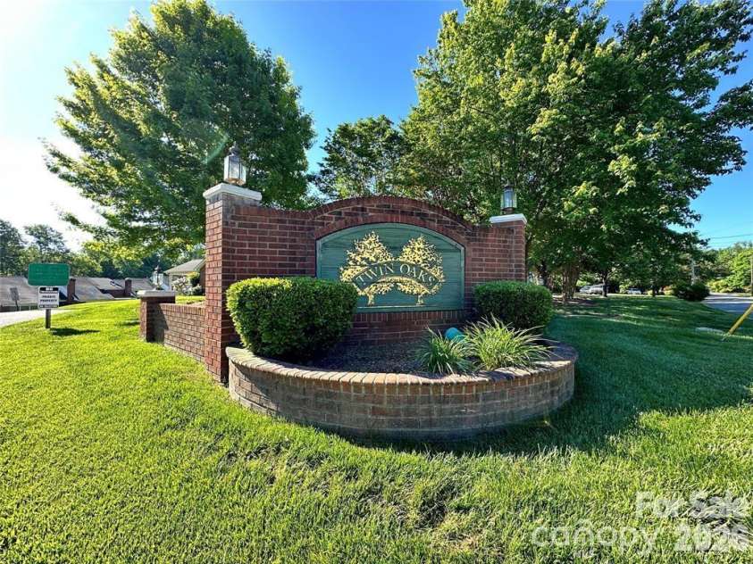 19986 Oak Leaf Circle, Cornelius, NC 28031.  MLS# CAR4342985, YatesRealty ID 6925. Welcome to Twin Oaks 55+ Community