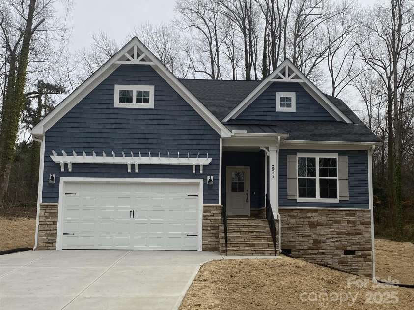 5775 Crown Terrace, Hickory, NC 28601.  MLS# CAR4215645, YatesRealty ID 6926. 