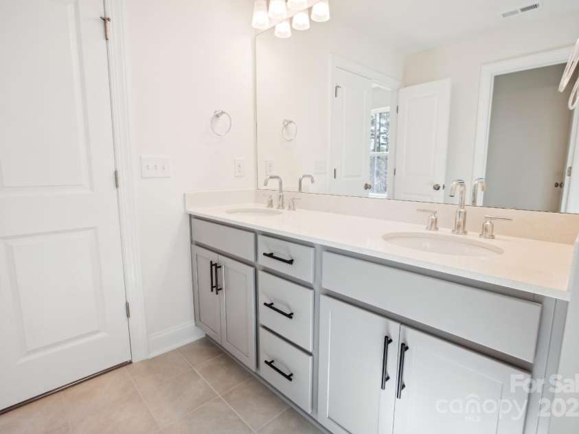 0000 Crown Terrace, Hickory, NC 28601.  MLS# CAR4215651, YatesRealty ID 6927. 