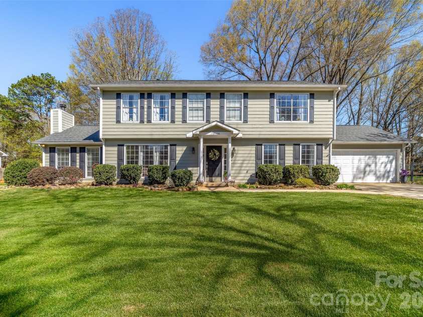 19436 Coachmans Trace, Cornelius, NC 28031.  MLS# CAR4353128, YatesRealty ID 6927. 