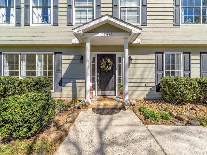 19436 Coachmans Trace, Cornelius, NC 28031.  MLS# CAR4353128, YatesRealty ID 6927. 