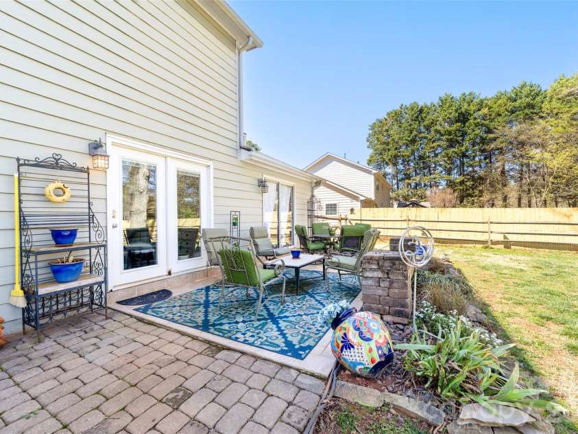 19436 Coachmans Trace, Cornelius, NC 28031.  MLS# CAR4353128, YatesRealty ID 6927. 