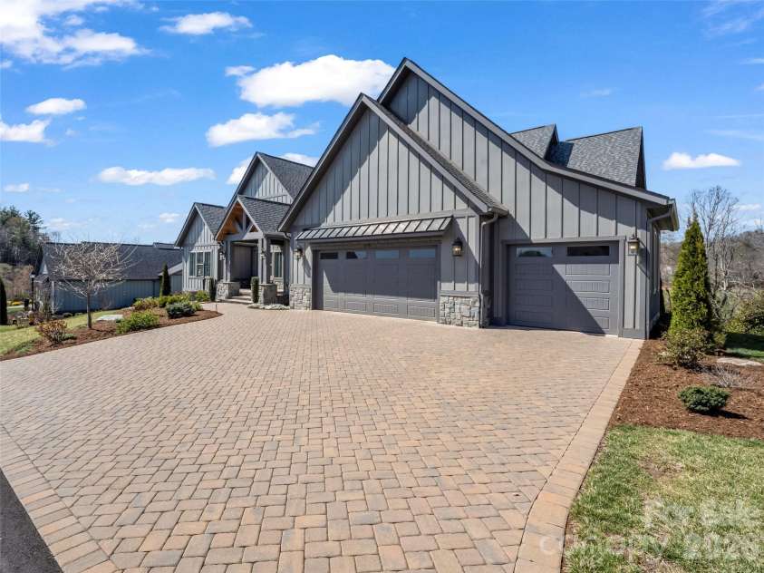 275 Daniel Circle Drive, Mills River, NC 28759.  MLS# CAR4357729, YatesRealty ID 6928. 