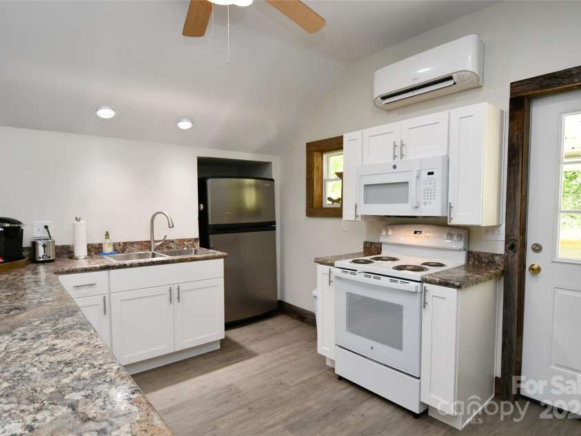 2180 Pigeon Roost Road, Green Mountain, NC 28740.  MLS# CAR4137054, YatesRealty ID 693. Lots of counterspace for cooking and entertaining