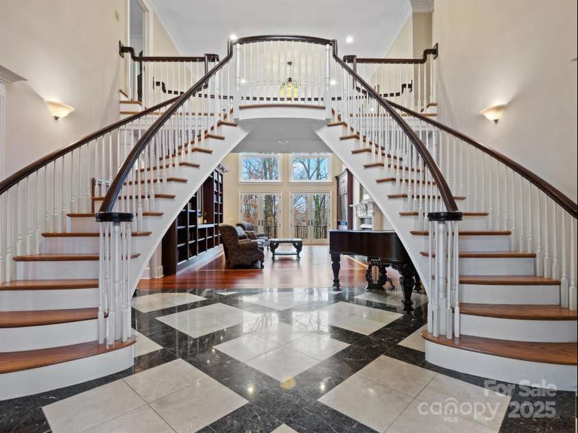 1090 Saunders Drive, Catawba, NC 28609.  MLS# CAR4325668, YatesRealty ID 6931. Beautiful Grand Two Story Foyer