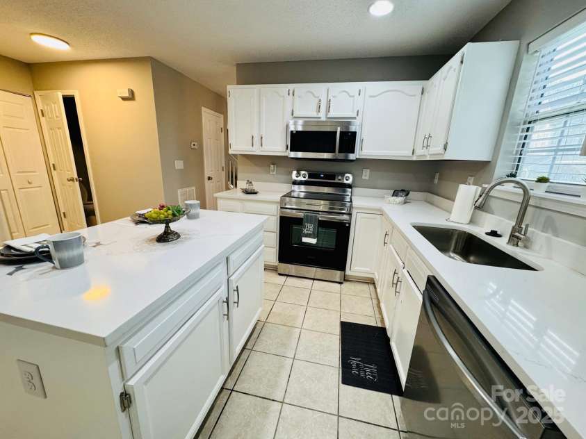 3129 Brockhampton Court, Charlotte, NC 28269.  MLS# CAR4245366, YatesRealty ID 6932. 