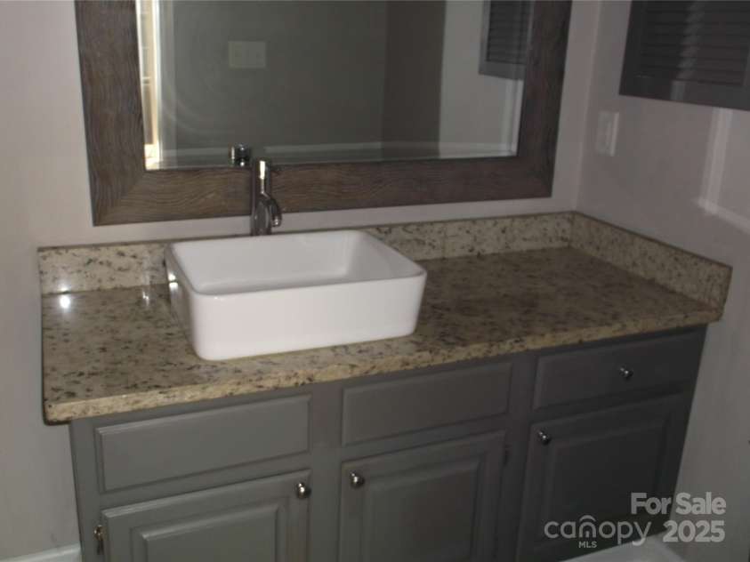 5007 Sharon Road, Charlotte, NC 28210.  MLS# CAR4309105, YatesRealty ID 6934. 