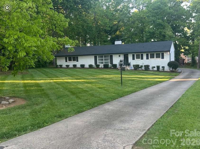 1636 Carolina Circle, Gastonia, NC 28054.  MLS# CAR4349677, YatesRealty ID 6936. 
