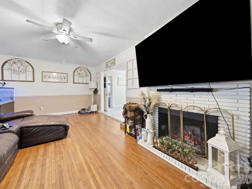 1636 Carolina Circle, Gastonia, NC 28054.  MLS# CAR4349677, YatesRealty ID 6936. 