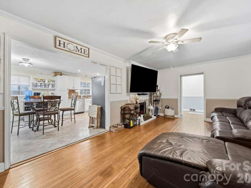 1636 Carolina Circle, Gastonia, NC 28054.  MLS# CAR4349677, YatesRealty ID 6936. 