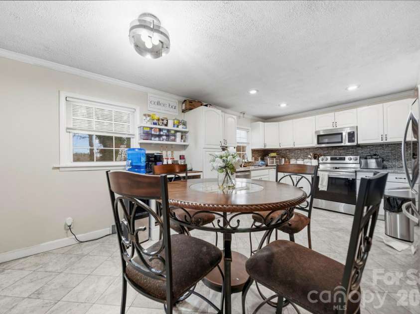 1636 Carolina Circle, Gastonia, NC 28054.  MLS# CAR4349677, YatesRealty ID 6936. 