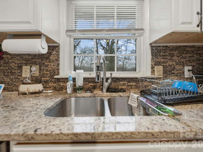 1636 Carolina Circle, Gastonia, NC 28054.  MLS# CAR4349677, YatesRealty ID 6936. 