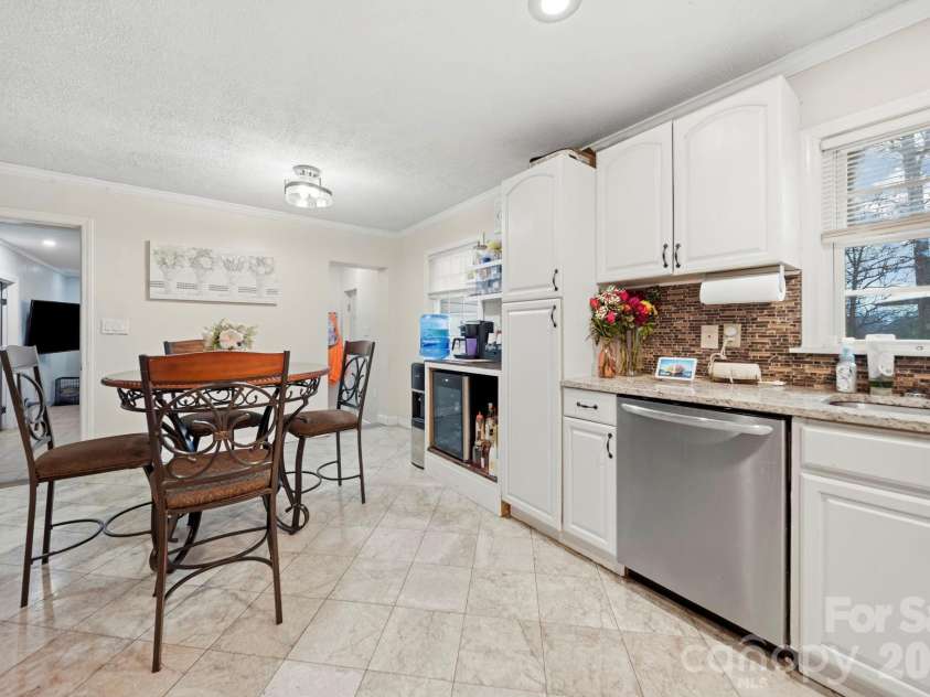 1636 Carolina Circle, Gastonia, NC 28054.  MLS# CAR4349677, YatesRealty ID 6936. 