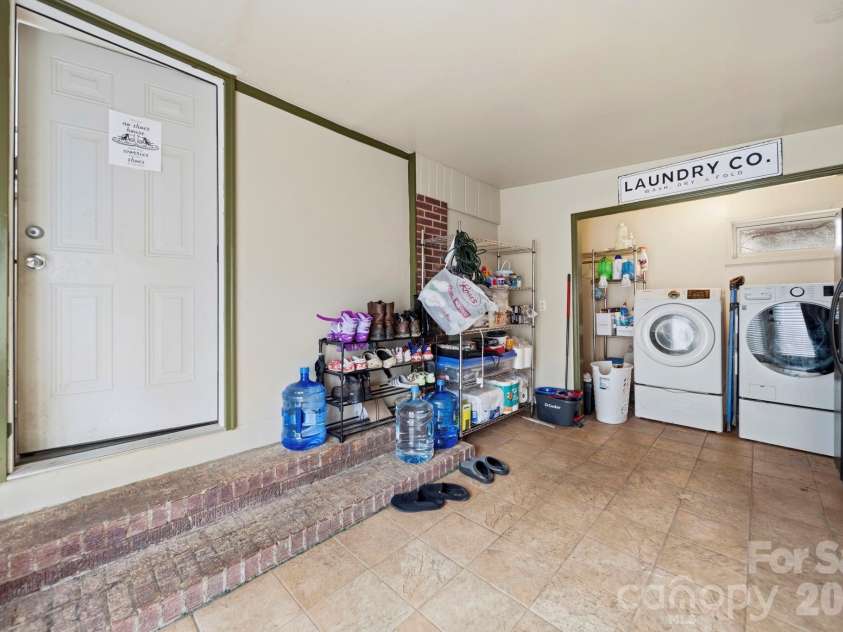 1636 Carolina Circle, Gastonia, NC 28054.  MLS# CAR4349677, YatesRealty ID 6936. 