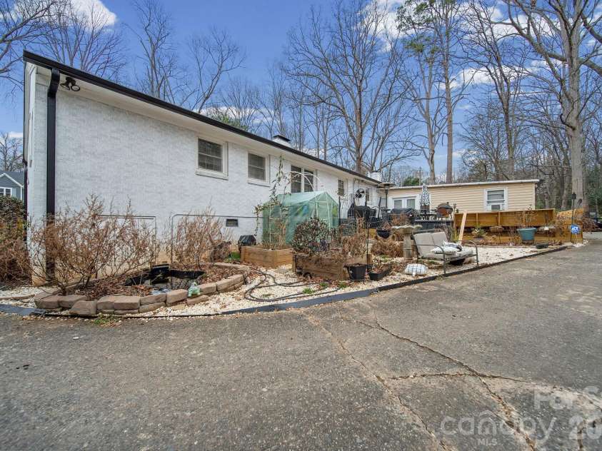 1636 Carolina Circle, Gastonia, NC 28054.  MLS# CAR4349677, YatesRealty ID 6936. 
