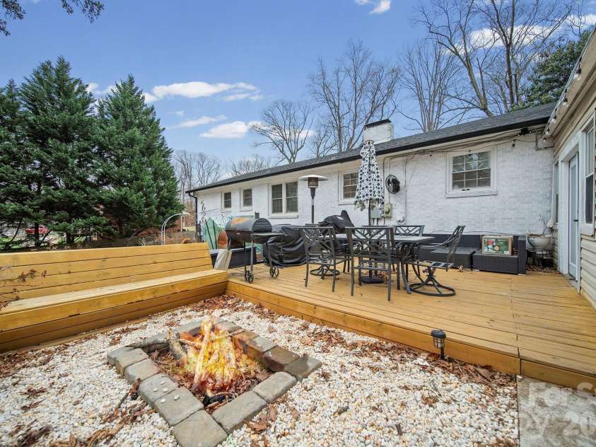 1636 Carolina Circle, Gastonia, NC 28054.  MLS# CAR4349677, YatesRealty ID 6936. 