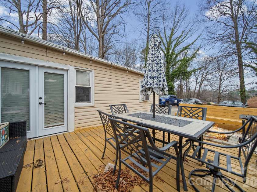 1636 Carolina Circle, Gastonia, NC 28054.  MLS# CAR4349677, YatesRealty ID 6936. 