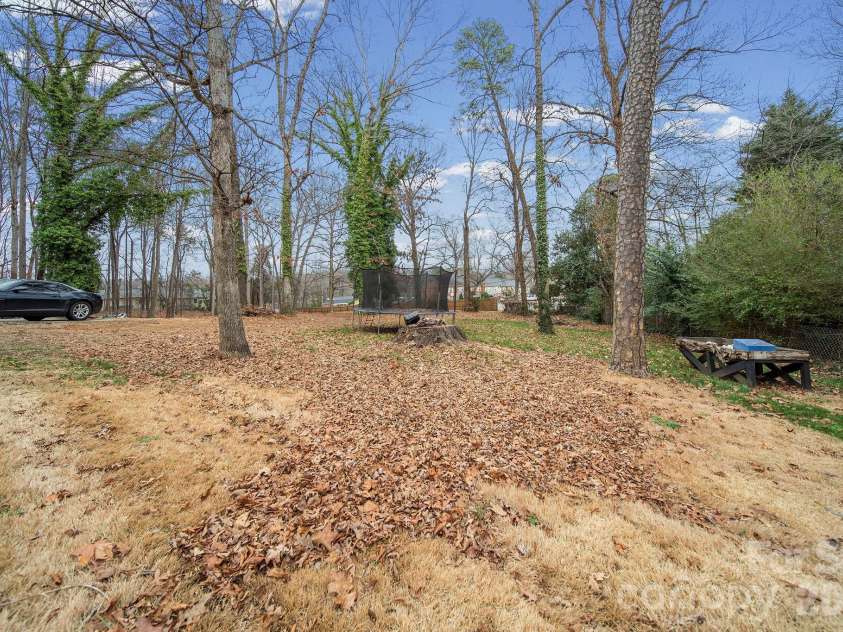 1636 Carolina Circle, Gastonia, NC 28054.  MLS# CAR4349677, YatesRealty ID 6936. 