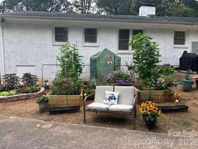 1636 Carolina Circle, Gastonia, NC 28054.  MLS# CAR4349677, YatesRealty ID 6936. 