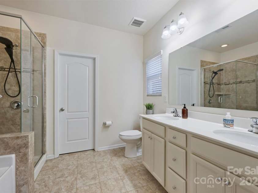 7316 Strawberry Fields Lane, Charlotte, NC 28278.  MLS# CAR4330136, YatesRealty ID 6937. 