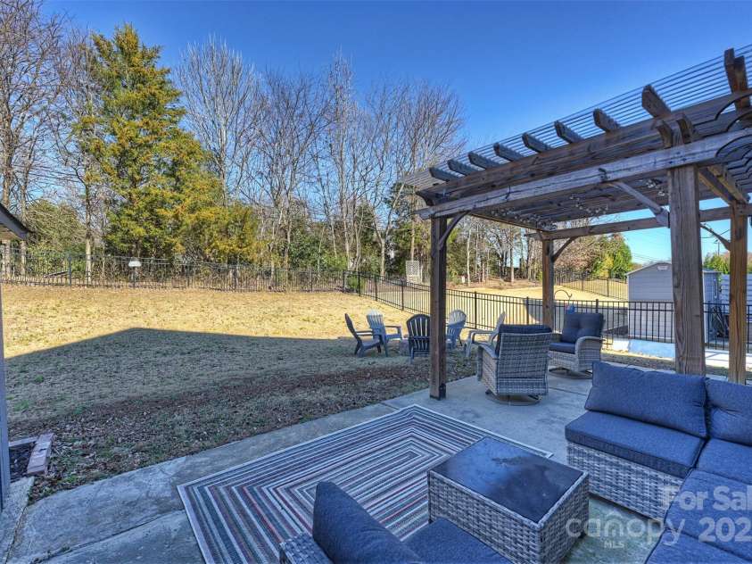 7316 Strawberry Fields Lane, Charlotte, NC 28278.  MLS# CAR4330136, YatesRealty ID 6937. 