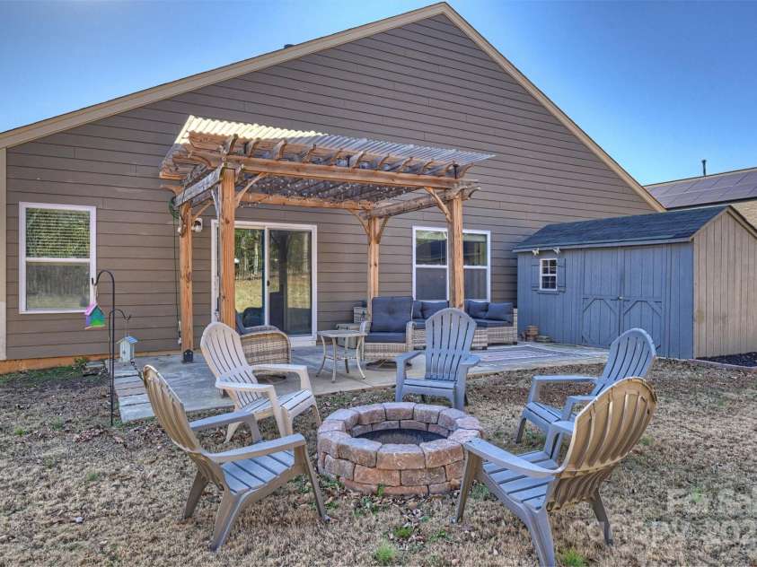 7316 Strawberry Fields Lane, Charlotte, NC 28278.  MLS# CAR4330136, YatesRealty ID 6937. 