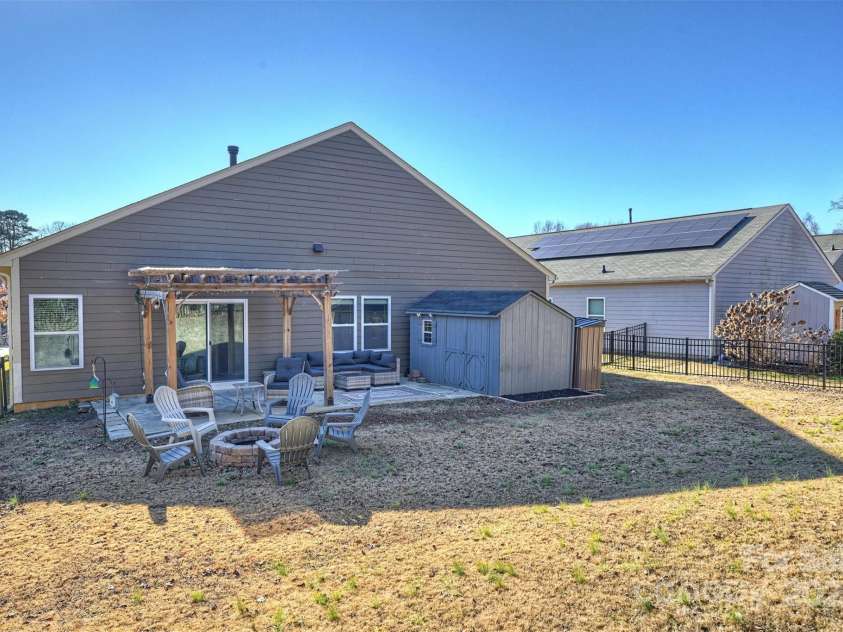 7316 Strawberry Fields Lane, Charlotte, NC 28278.  MLS# CAR4330136, YatesRealty ID 6937. 