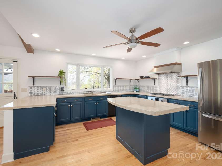 4 Blackberry Lane, Asheville, NC 28804.  MLS# CAR4244505, YatesRealty ID 6939. Large Chef's Kitchen is Perfect for Entertaining