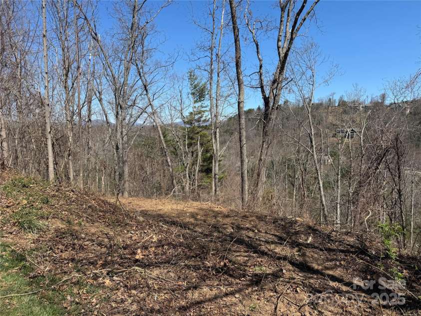 140 Summit Tower Circle, Asheville, NC 28804.  MLS# CAR4304165, YatesRealty ID 694. 