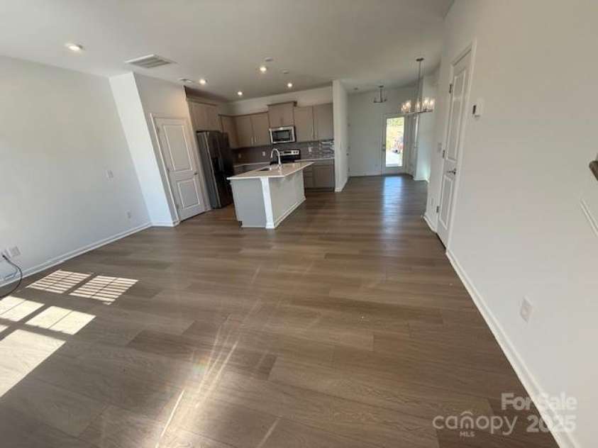 16401 Leading Street, Charlotte, NC 28273.  MLS# CAR4321346, YatesRealty ID 694. Full Main Level