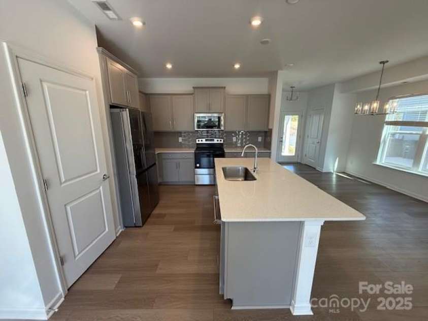 16401 Leading Street, Charlotte, NC 28273.  MLS# CAR4321346, YatesRealty ID 694. Kitchen & Dining Area