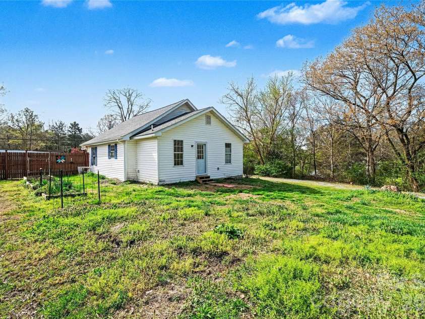 1175 Old Salisbury Concord Road, Concord, NC 28025.  MLS# CAR4361323, YatesRealty ID 6940. 