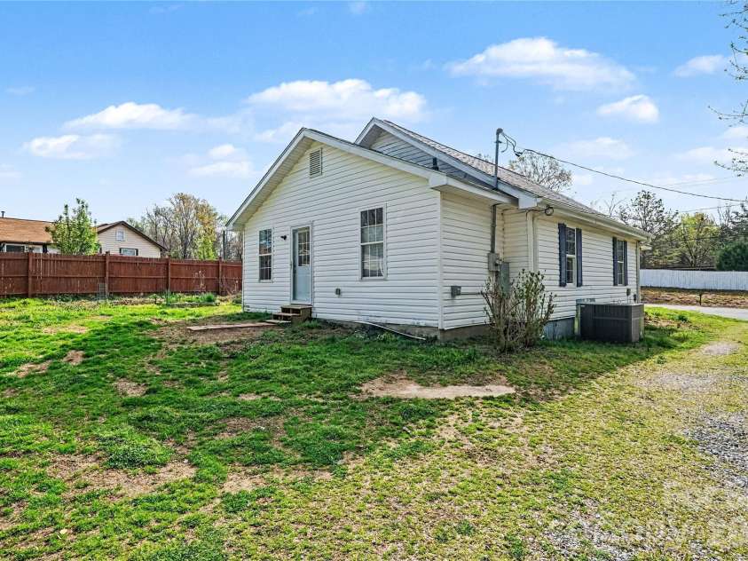 1175 Old Salisbury Concord Road, Concord, NC 28025.  MLS# CAR4361323, YatesRealty ID 6940. 