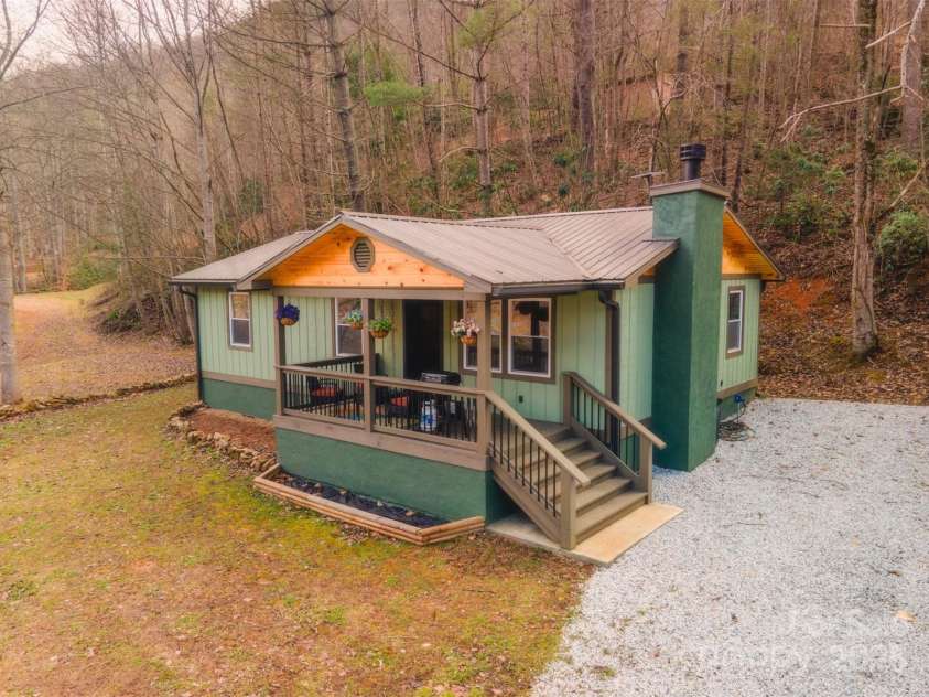 23 Honeysuckle Ridge, Almond, NC 28702.  MLS# CAR4221341, YatesRealty ID 6940. 