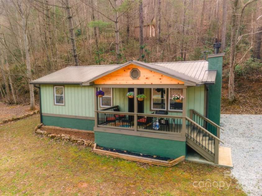 23 Honeysuckle Ridge, Almond, NC 28702.  MLS# CAR4221341, YatesRealty ID 6940. 
