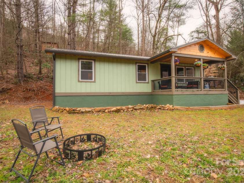23 Honeysuckle Ridge, Almond, NC 28702.  MLS# CAR4221341, YatesRealty ID 6940. 