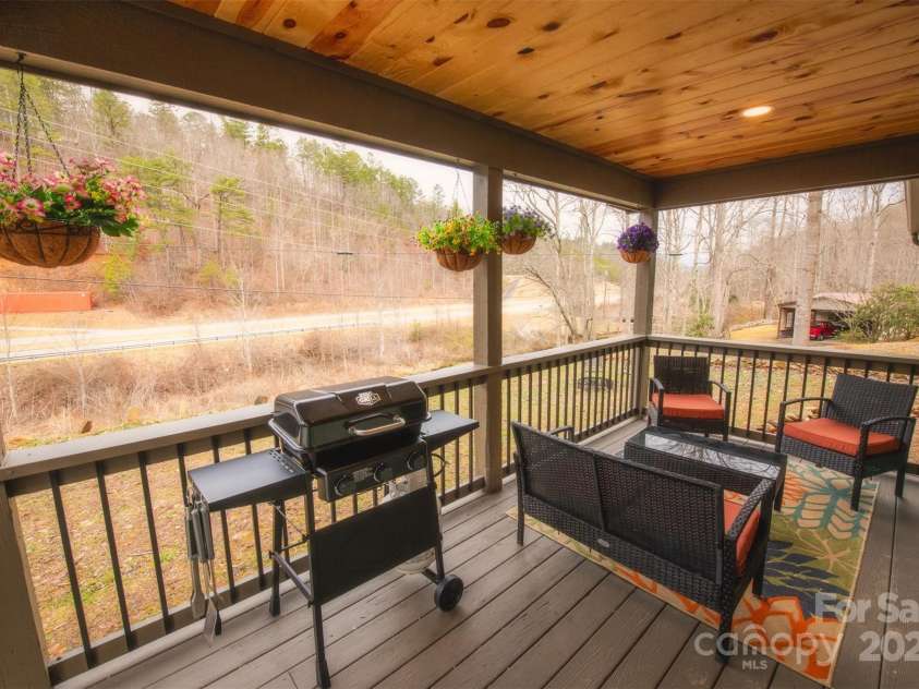 23 Honeysuckle Ridge, Almond, NC 28702.  MLS# CAR4221341, YatesRealty ID 6940. 