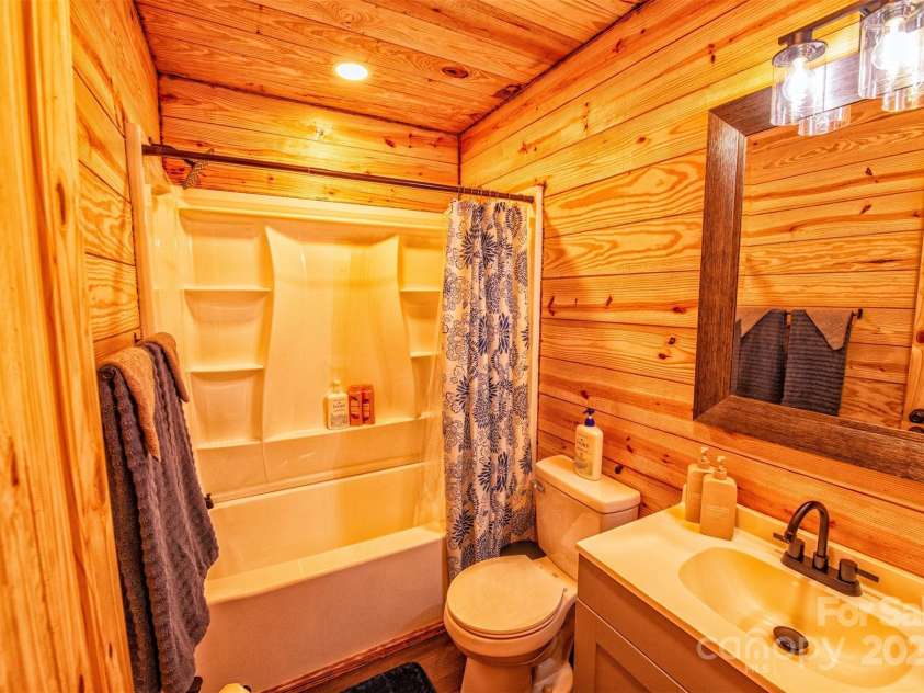 23 Honeysuckle Ridge, Almond, NC 28702.  MLS# CAR4221341, YatesRealty ID 6940. 