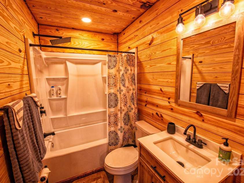 23 Honeysuckle Ridge, Almond, NC 28702.  MLS# CAR4221341, YatesRealty ID 6940. 